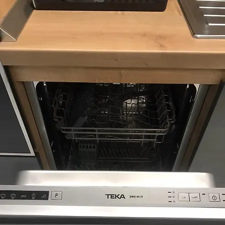 New Luxury In Top Centre Apartment