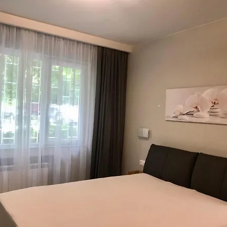 New Luxury In Top Centre Apartment *