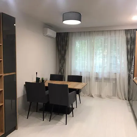 New Luxury In Top Centre Apartment