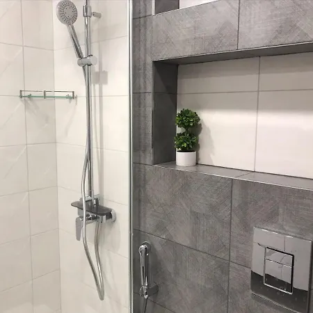 New Luxury In Top Centre Apartment