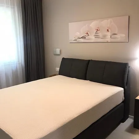 New Luxury In Top Centre