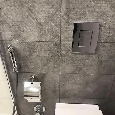 New Luxury In Top Centre